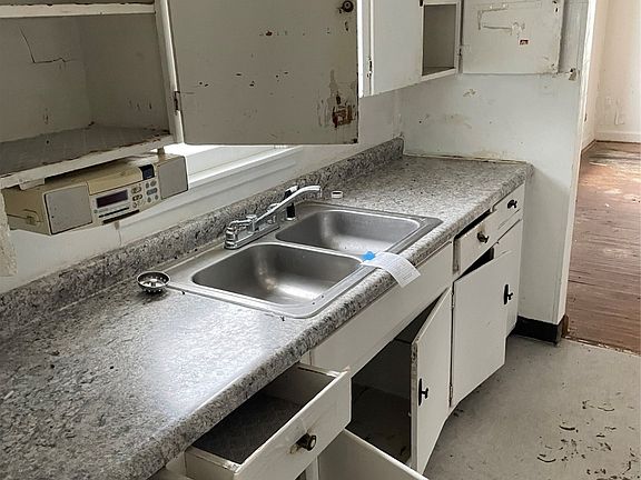 5th image of 13133 Marion St
