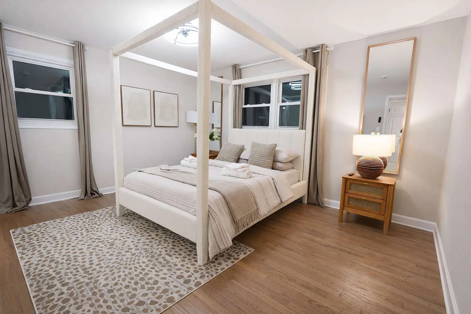 4 bed, 2200 sqft, $8,100 — Photo 3