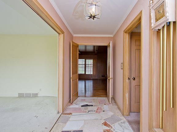 2nd image of 5244 Reinhardt Dr