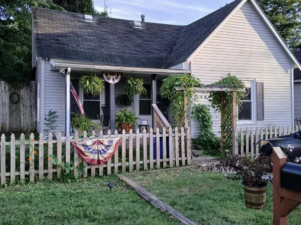 1010 W Warren St, Mitchell, IN 47446