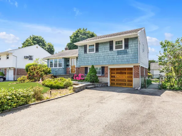 12 Gates Ave, Plainview, NY 11803