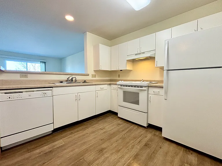 1048 Enterprise Dr #206 — Photo 3