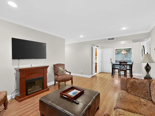 10534 Stone Canyon Rd APT 111, Dallas, TX 75230