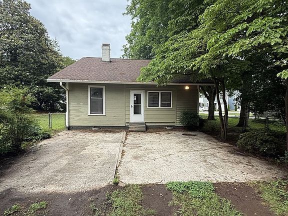 4th image of 230 Grand Ave