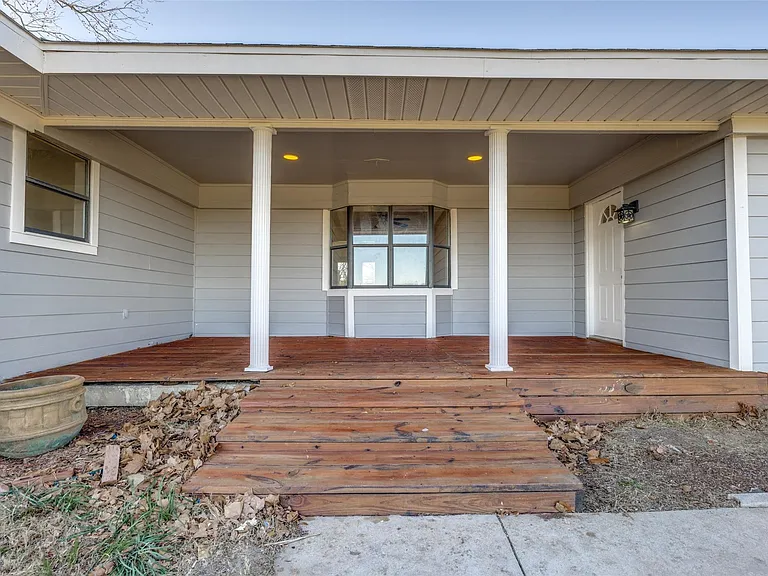 226 Glen Meadows Dr — Photo 2