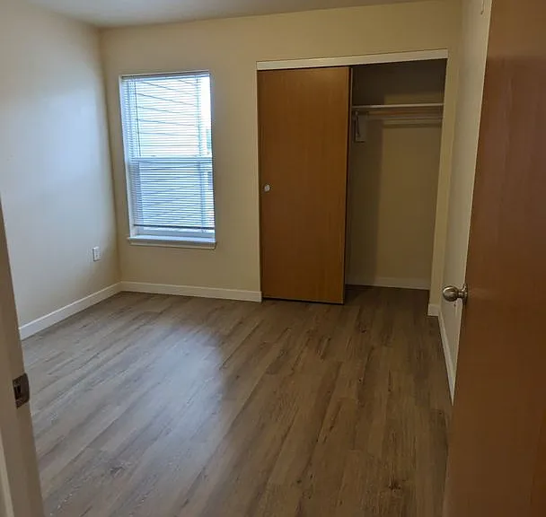 Wellesley Park Apartments — Photo 16
