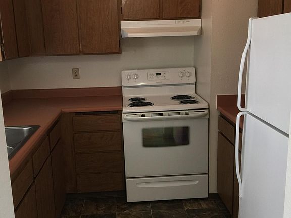 4th image of 921 SE Klemgard St APT E5