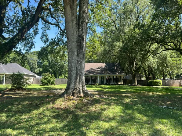 11382 Grand Terrace Cir N, Grand Bay, AL 36541