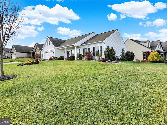 4th image of 4 Rosebush Ct