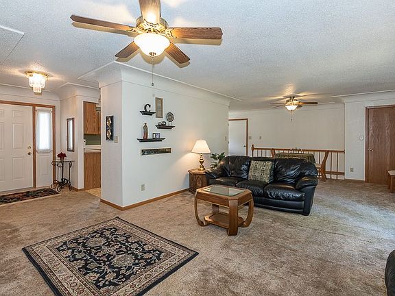 3rd image of 1615 Douglas Ct