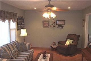 5th image of 4 Eastwood Dr