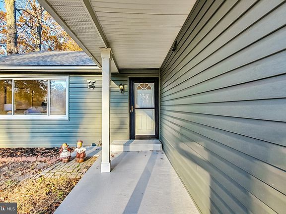 4th image of 95 Pewter Ln