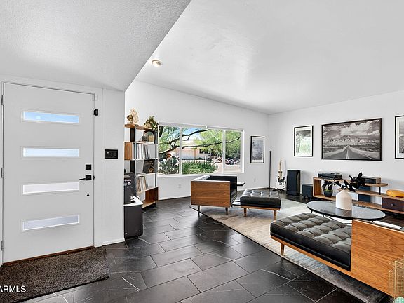 4th image of 412 E LOYOLA Drive