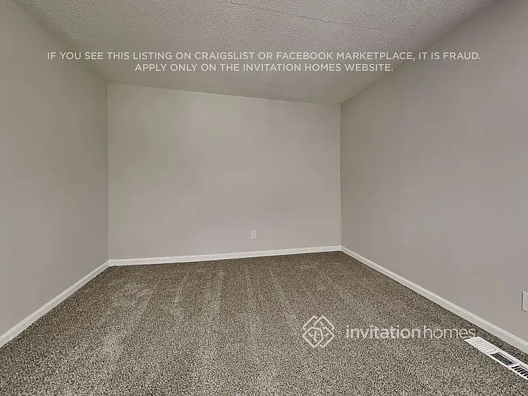 124 Plaza Dr — Photo 12