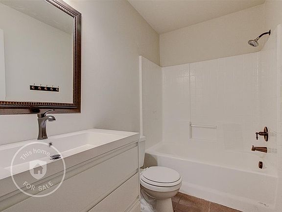 4th image of 2305 Arrowhead Dr