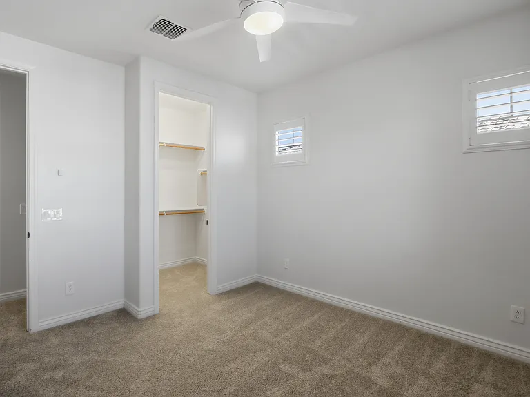 227 E Beatryce St — Photo 39