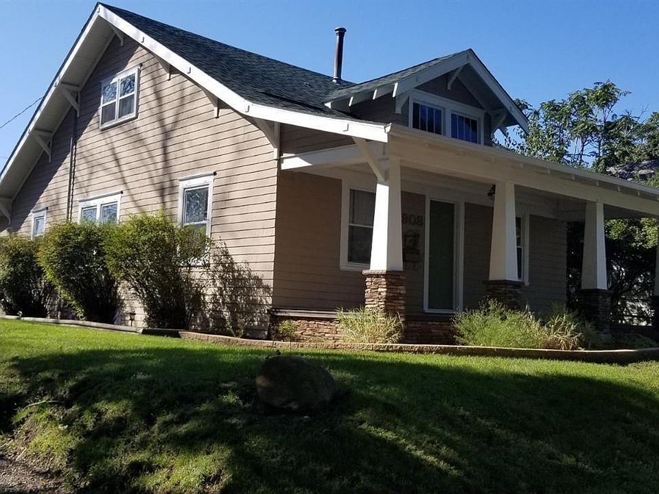 1st image of 908 3rd Ave E