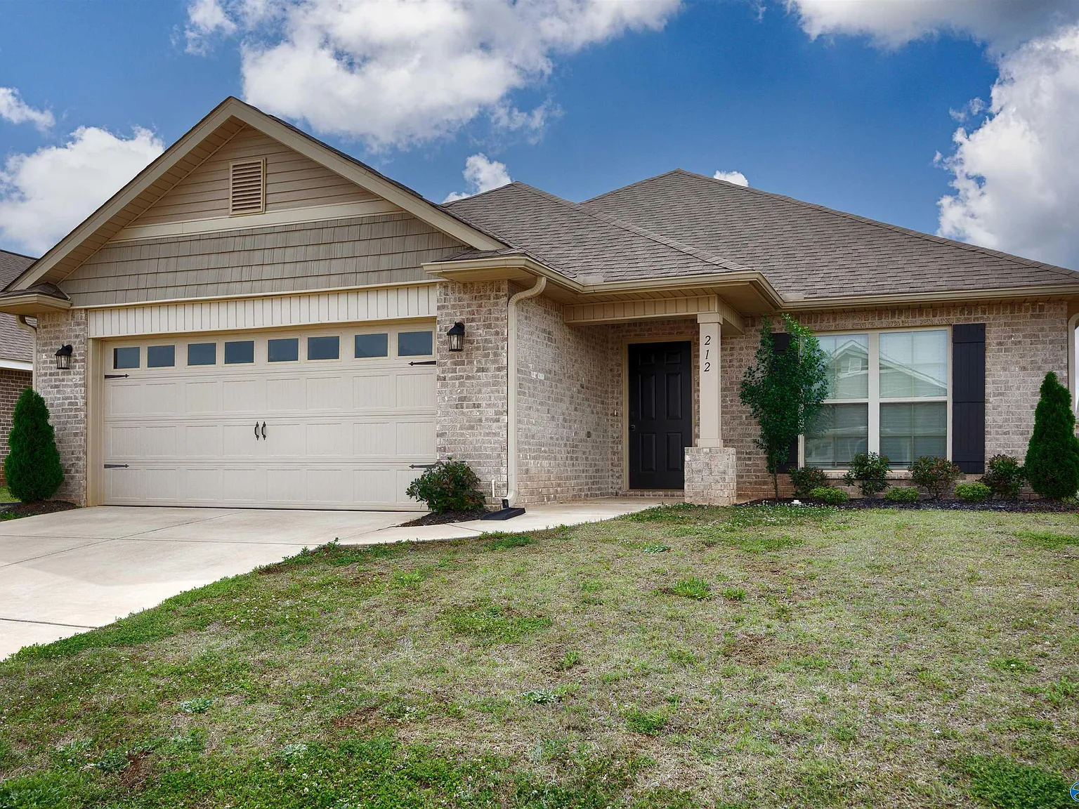 3 bed, 2.0 bath, 1995 sqft, $1,895 — Photo 2