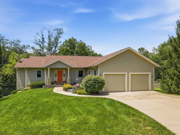 4 N Acorn Ct, Galena, IL 61036