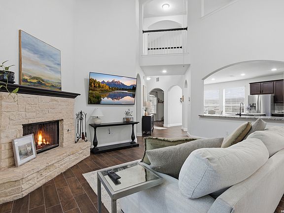 3rd image of 2925 MISTYWOOD LN