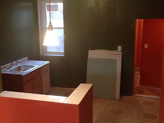 3rd image of 1531 W Bristol St