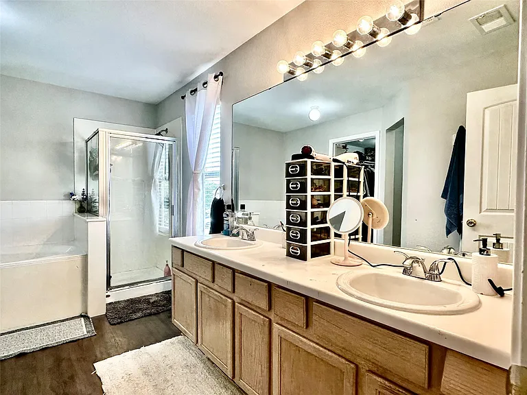 817 Tapestry Cv — Photo 15