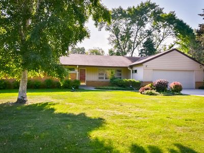 6820 N Yates Rd, Fox Pt, WI, 53217