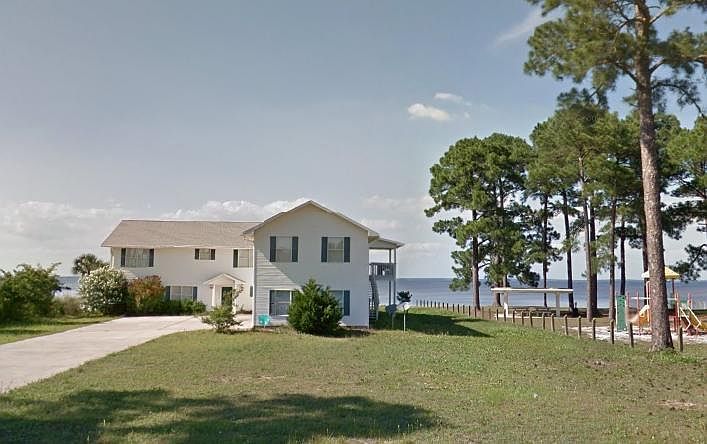 Street view, Legion Park adjacent on right