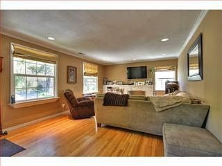 3rd image of 2623 San Carlos Ave