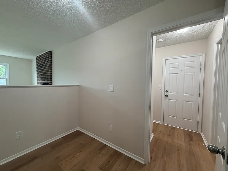 705 Lakecrest Ave — Photo 8