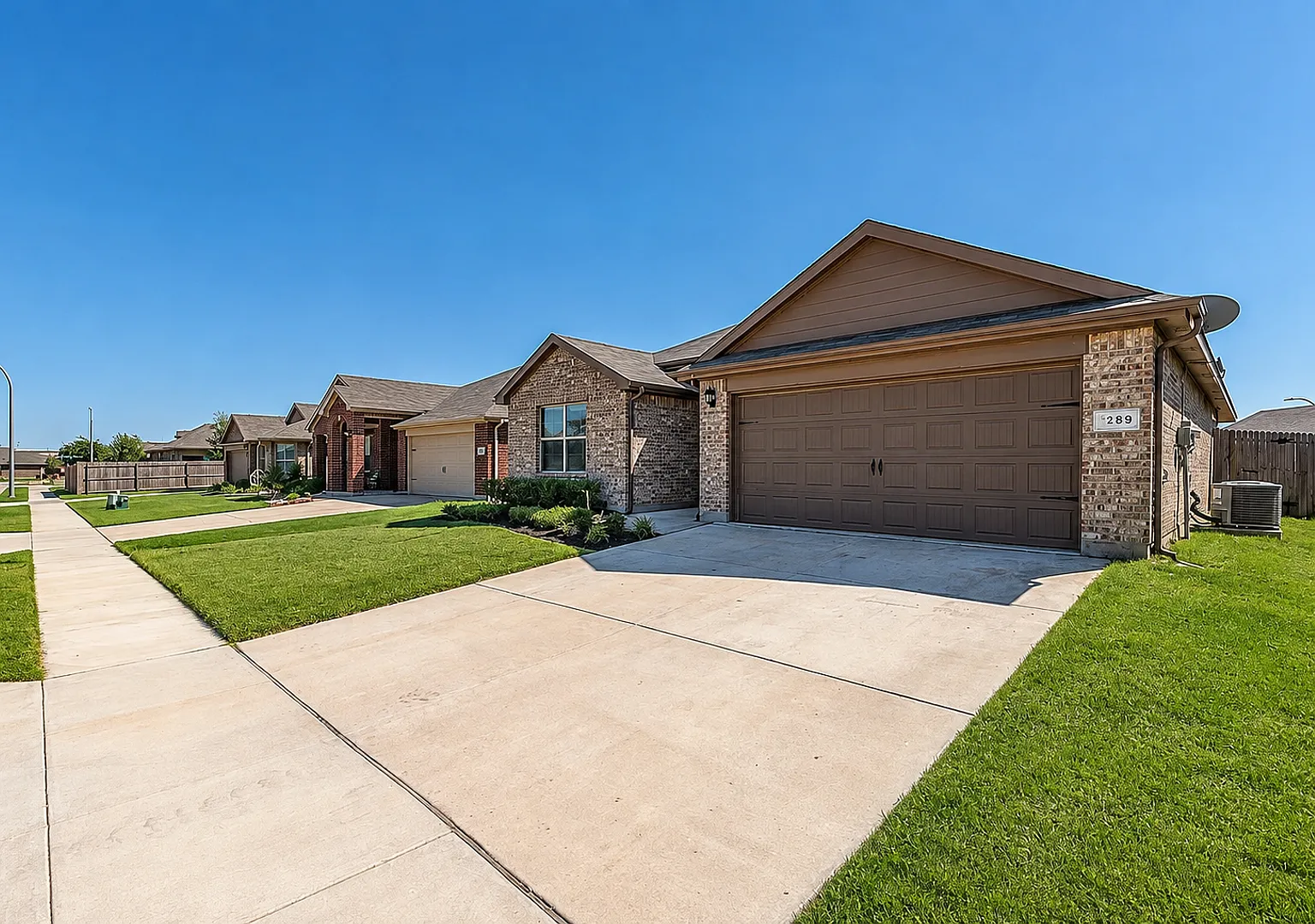 Beautifully Maintained Home in Established Fort Worth Neighborhood! — Photo 2