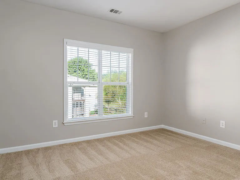 Marshall Square Apartments — Photo 10