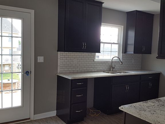 5th image of 26 Gloucester Dr