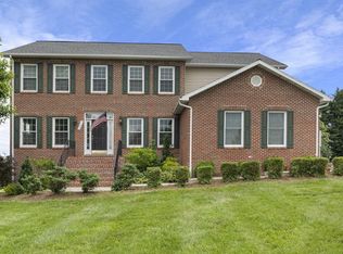187 Huntfield Ln, Charles Town, WV 25414