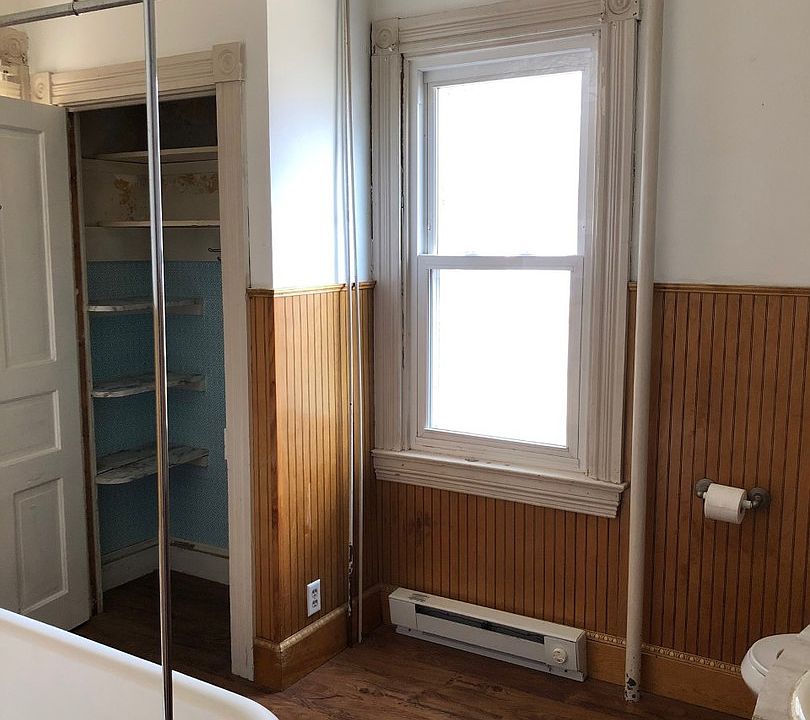 1st image of 1115 E King St #1