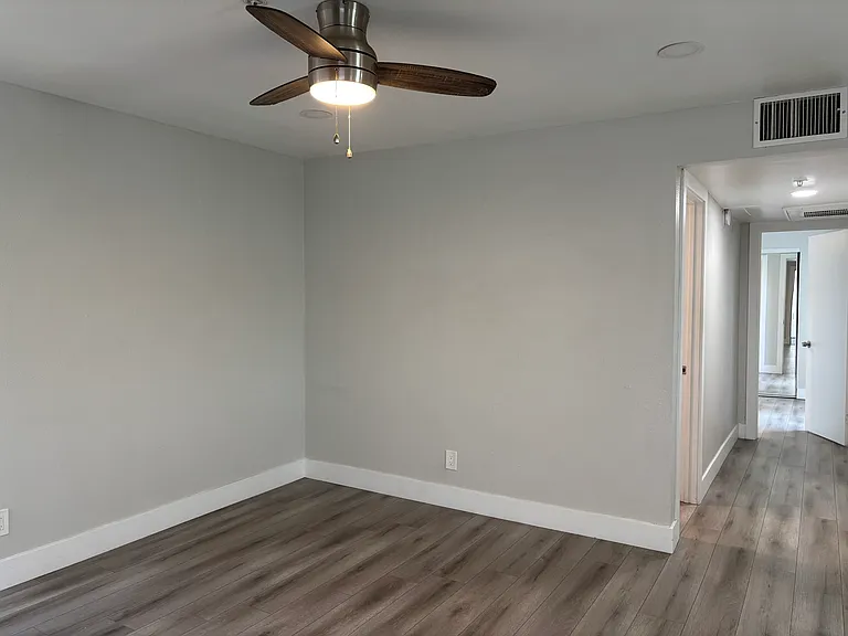 PARK CITY WALK APARTMENTS — Photo 32
