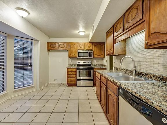 5th image of 4132 Huckleberry Dr