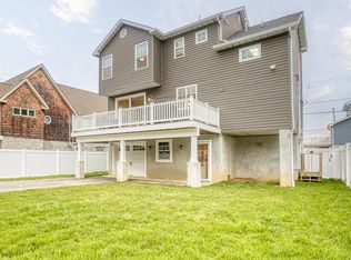 45 2nd St, Highlands, NJ 07732