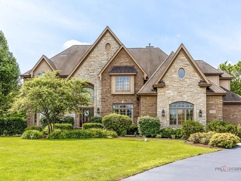 37W209 Deer Pond Ct