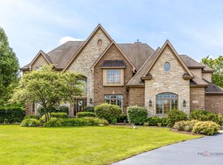 37W209 Deer Pond Ct, St Charles, IL 60175