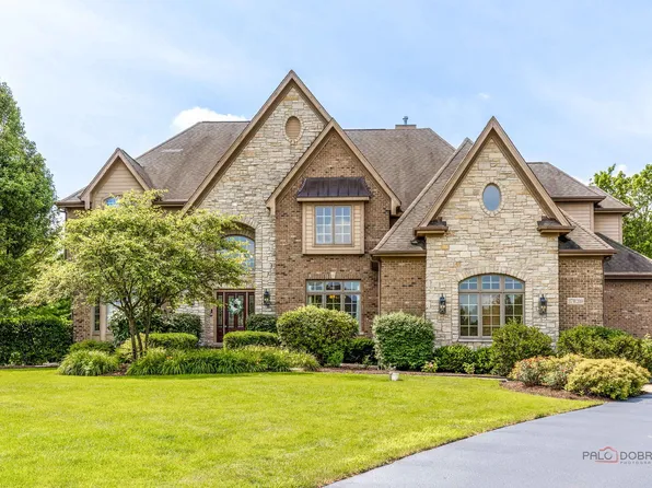 37W209 Deer Pond Ct, St Charles, IL 60175