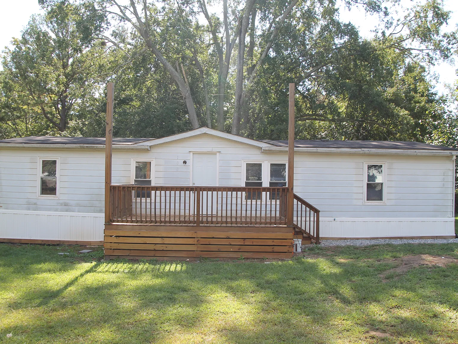 3 bed, 1200 sqft, $1,450 — Photo 2