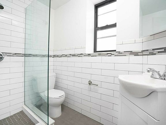 3rd image of 424 E 116th St APT 15