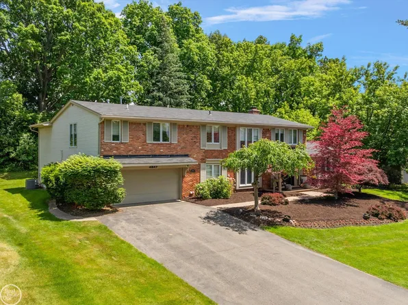 4547 Valleyview Dr, West Bloomfield, MI 48323