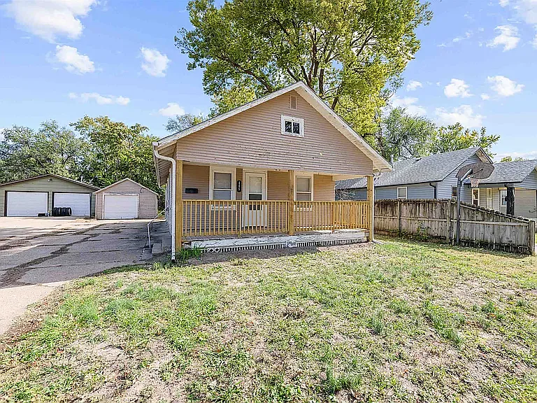 805 Sheridan St — Photo 1