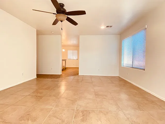 3 bed 2 bath with heated pool — Photo 3