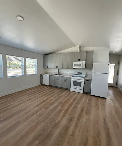 8563 Santa Rosa Ave — Photo 4