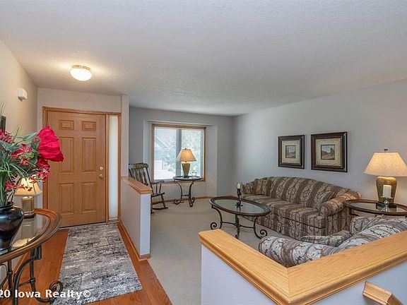 3rd image of 1004 NW Waterfront Dr