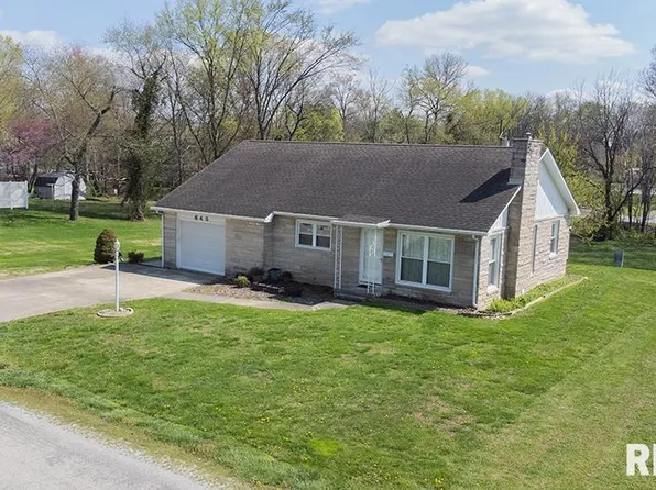 645 Madison St, Louisville, IL 62858