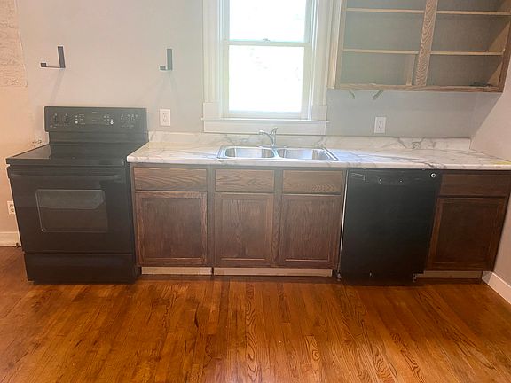 3rd image of 832 W Kalamazoo Ave